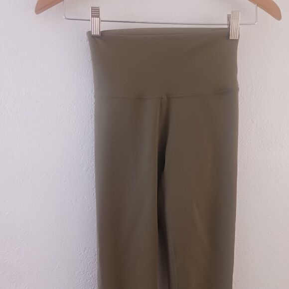 ECHT Olive Green Leggings with Scrunch Bottom size XS - Picture 2 of 5